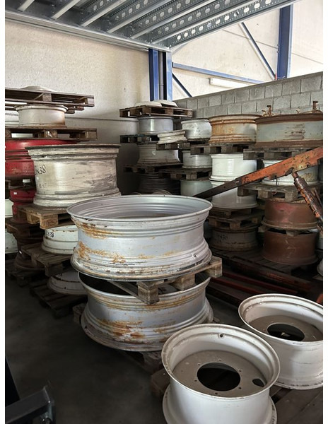 New Holland verschillende soorten velgen - Джанта: снимка 1 New Holland verschillende soorten velgen - Джанта: снимка 1