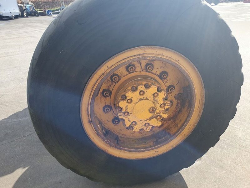 Vissers Mechanisatie As met banden - Ос и части за Камион: снимка 2 Vissers Mechanisatie As met banden - Ос и части за Камион: снимка 2