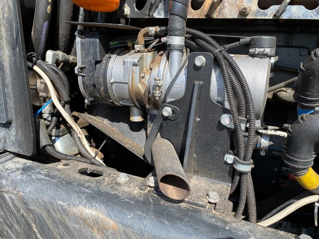 Харвестер Komatsu 911: снимка 22