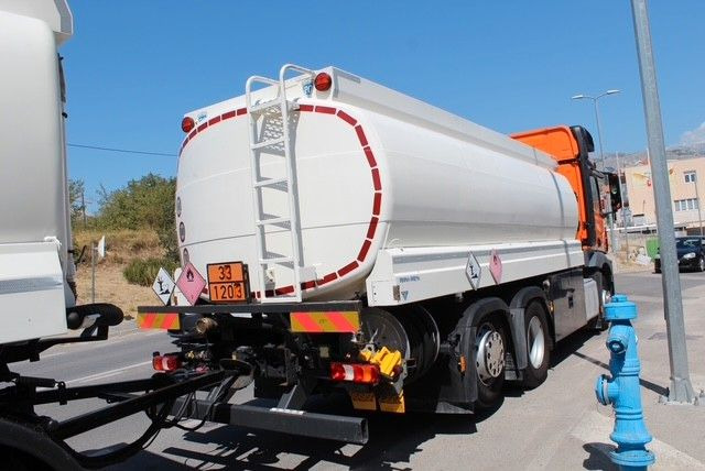 Mercedes-Benz Actros 2548 6x2/4 - Камион цистерна: снимка 4 Mercedes-Benz Actros 2548 6x2/4 - Камион цистерна: снимка 4