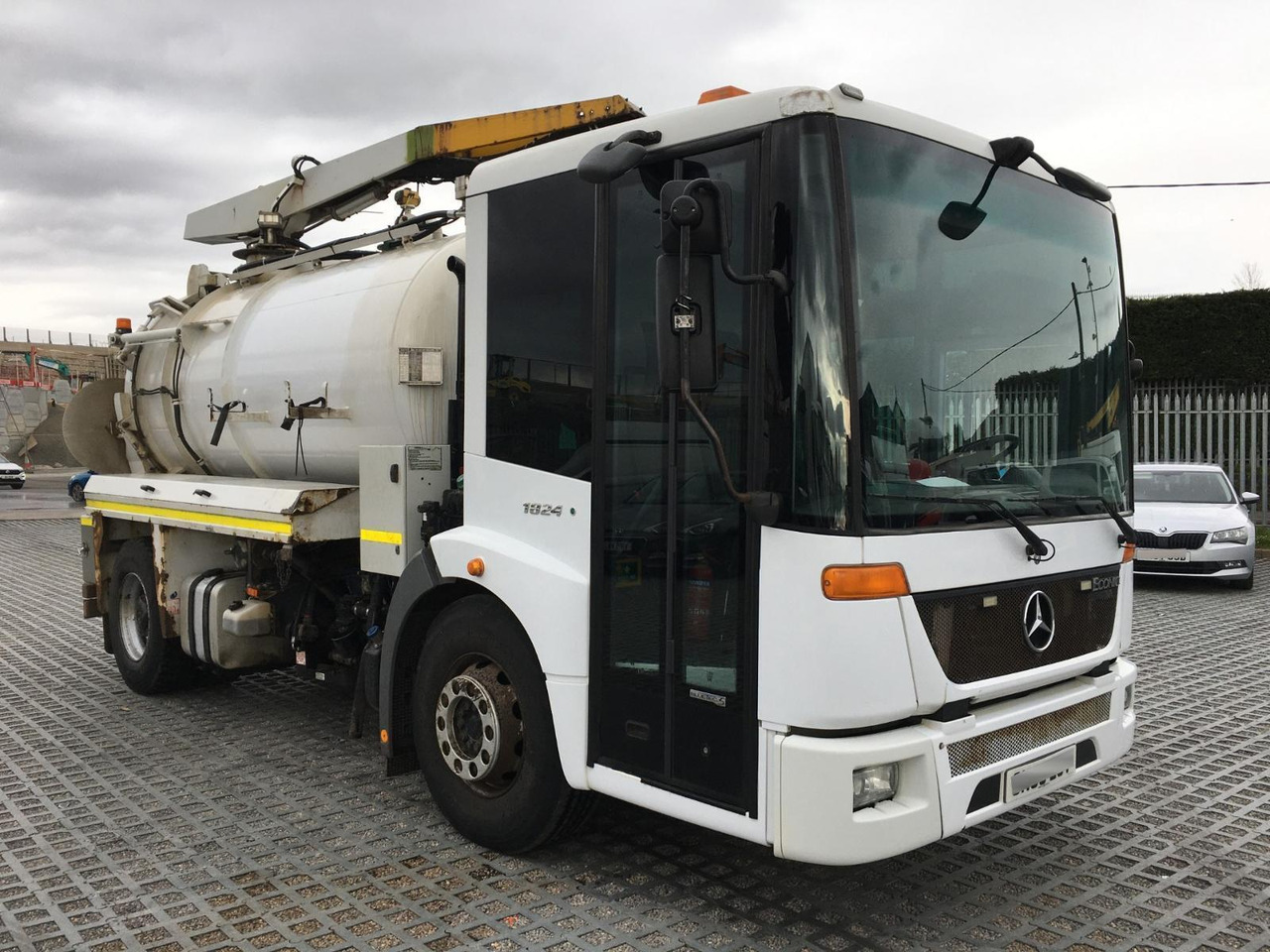 Mercedes-Benz Econic 1824 - Каналопочистваща машина: снимка 1 Mercedes-Benz Econic 1824 - Каналопочистваща машина: снимка 1