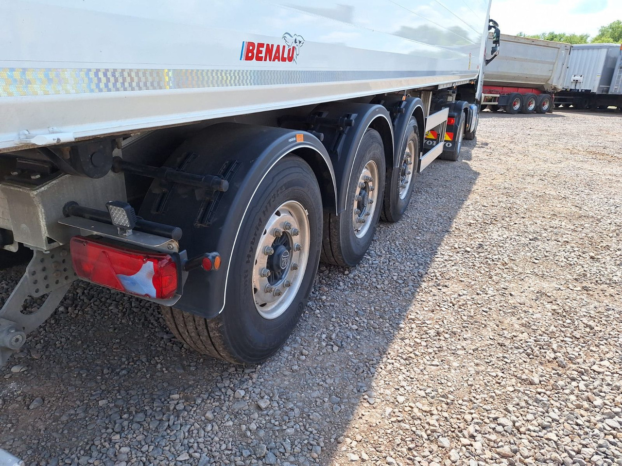 Benalu Bulkliner S 95 50m³ Kombiklappe - Самосвал полуремарке: снимка 3 Benalu Bulkliner S 95 50m³ Kombiklappe - Самосвал полуремарке: снимка 3