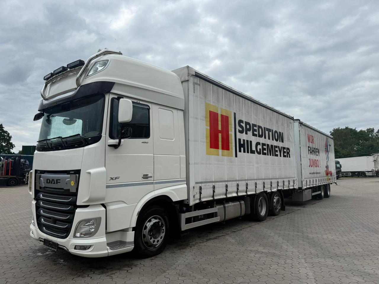 DAF XF 480 FAN LowDeck 6x2 Jumbo Inklusive Anhänger - Камион с брезент: снимка 2 DAF XF 480 FAN LowDeck 6x2 Jumbo Inklusive Anhänger - Камион с брезент: снимка 2