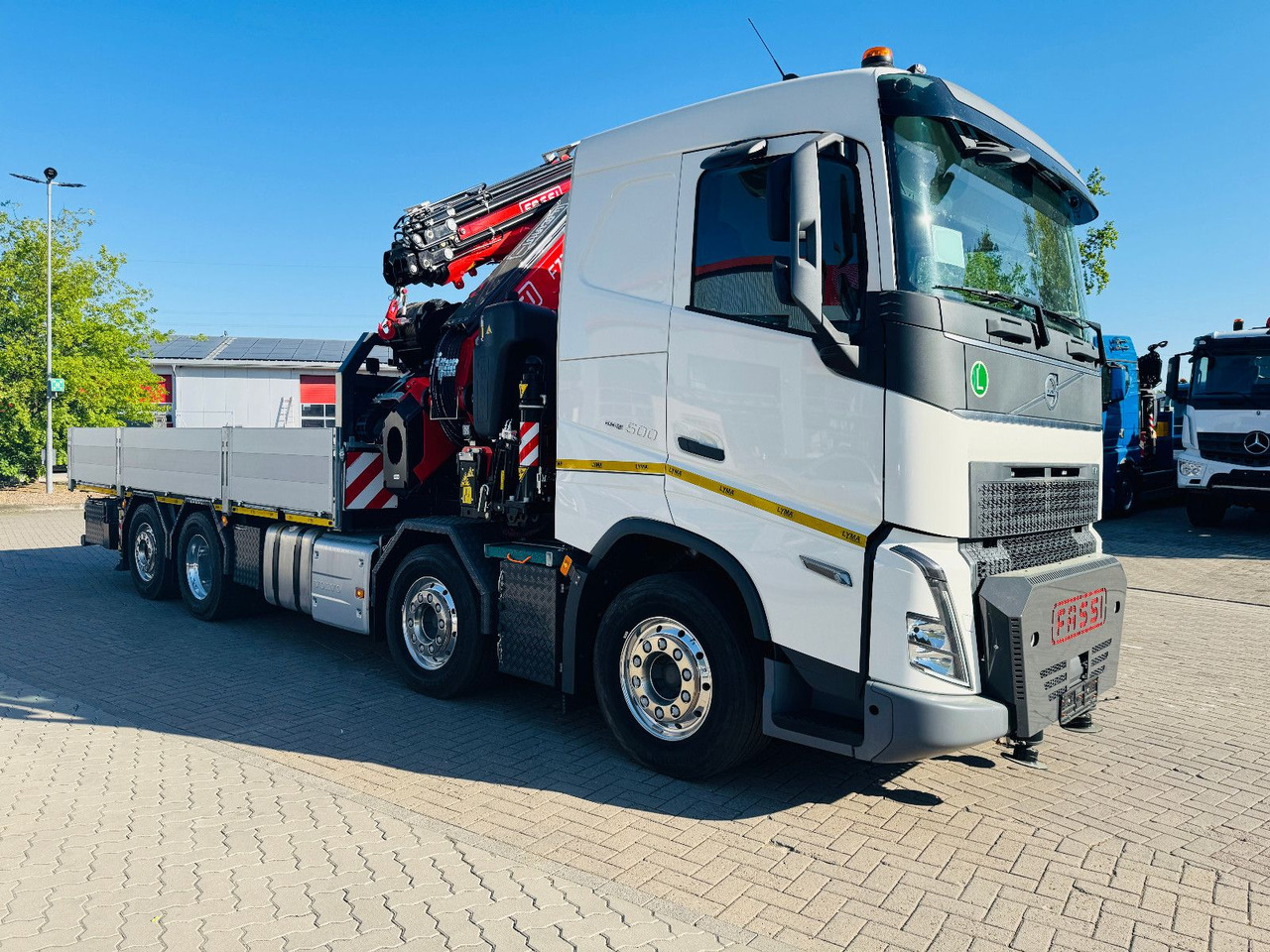 Volvo FH 500 8x2 mit F710RA.2.27 L426 und V20 Winde - Камион, Камион с кран: снимка 2 Volvo FH 500 8x2 mit F710RA.2.27 L426 und V20 Winde - Камион, Камион с кран: снимка 2