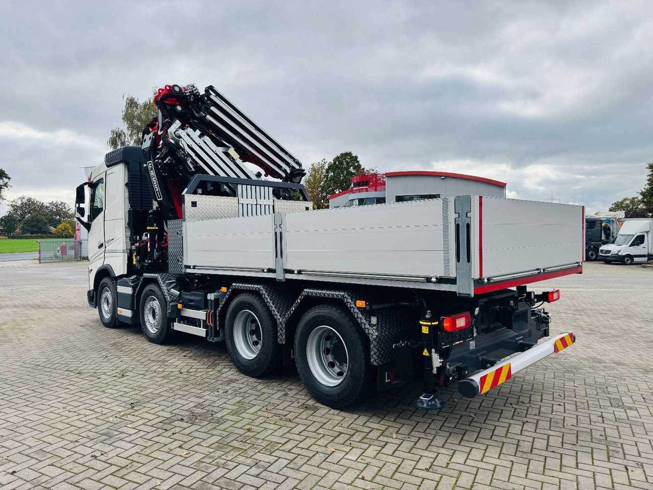 Volvo FH 500 8x4 Kran F820 RA2.27 Jib & Winde Sofort - Камион, Камион с кран: снимка 2 Volvo FH 500 8x4 Kran F820 RA2.27 Jib & Winde Sofort - Камион, Камион с кран: снимка 2