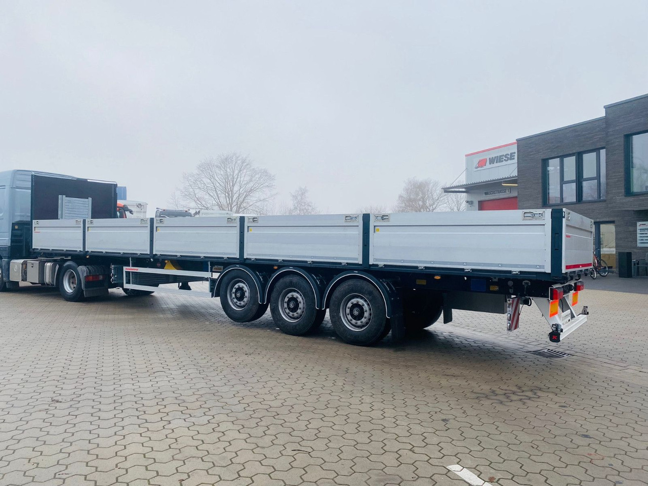 Kässbohrer Bordwandauflieger Twistlocks - Бордово полуремарке/ Платформа: снимка 3 Kässbohrer Bordwandauflieger Twistlocks - Бордово полуремарке/ Платформа: снимка 3