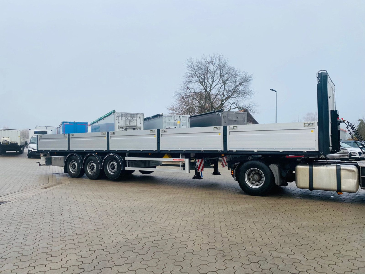 Kässbohrer Bordwandauflieger Twistlocks - Бордово полуремарке/ Платформа: снимка 2 Kässbohrer Bordwandauflieger Twistlocks - Бордово полуремарке/ Платформа: снимка 2