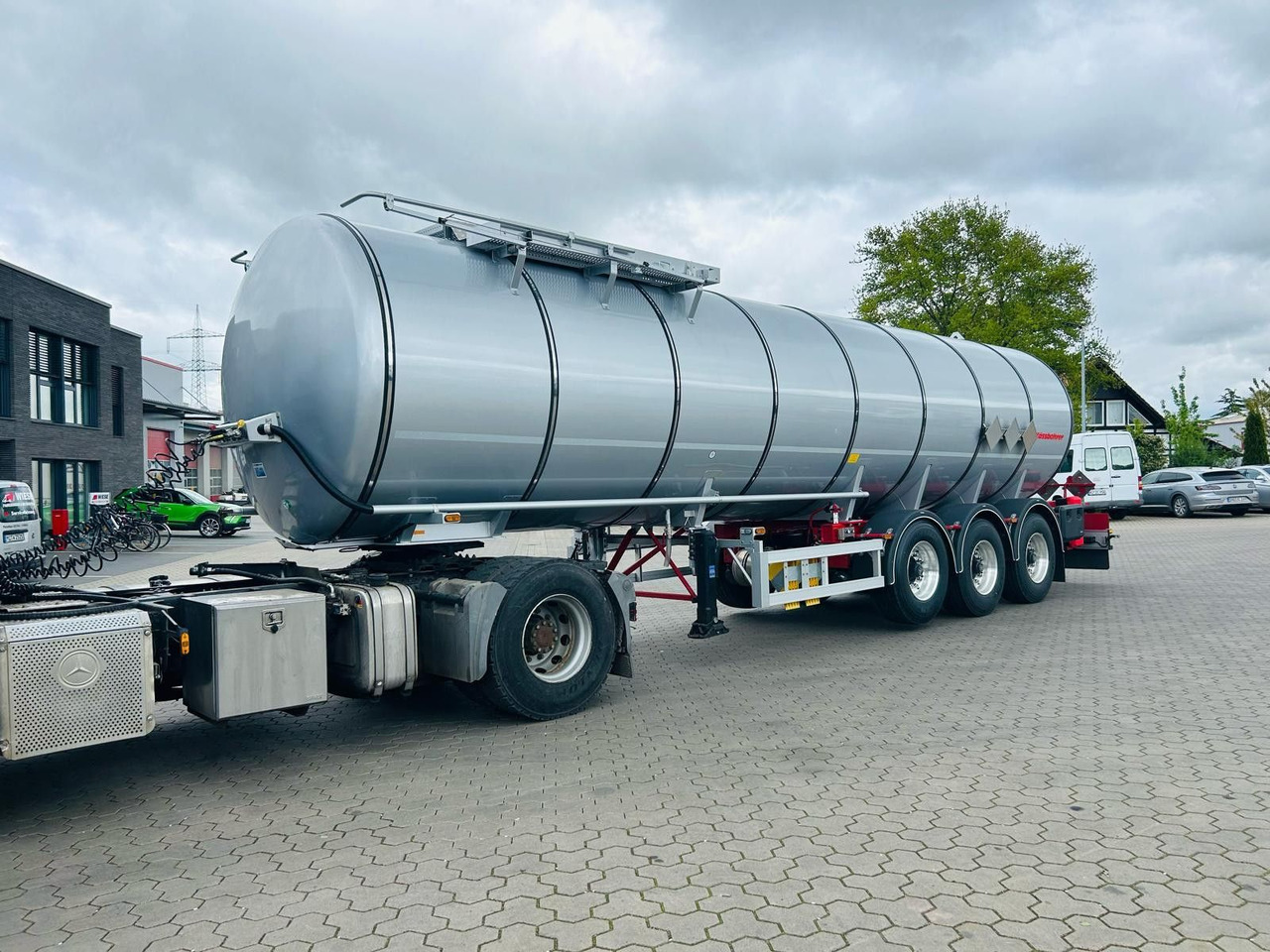 Kässbohrer STS.SS Edelstahl Tankauflieger Bitumen 32m³ - Полуремарке цистерна: снимка 2 Kässbohrer STS.SS Edelstahl Tankauflieger Bitumen 32m³ - Полуремарке цистерна: снимка 2