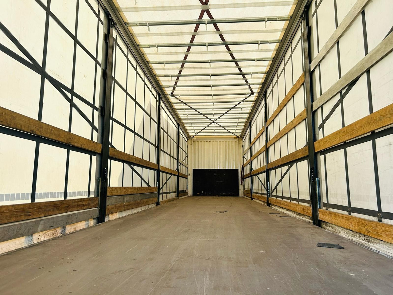 Kässbohrer Schiebeplanen Auflieger - Брезентово полуремарке: снимка 5 Kässbohrer Schiebeplanen Auflieger - Брезентово полуремарке: снимка 5