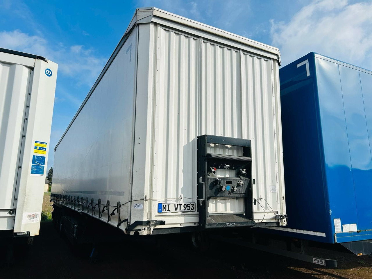 Kässbohrer Schiebeplanen Auflieger - Брезентово полуремарке: снимка 3 Kässbohrer Schiebeplanen Auflieger - Брезентово полуремарке: снимка 3