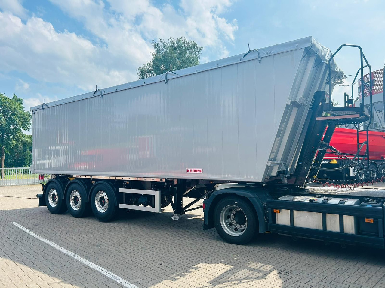 Kempf SKM 36/3 AK 3-Achs Alu Sattelkipper 50m³ - Самосвал полуремарке: снимка 2 Kempf SKM 36/3 AK 3-Achs Alu Sattelkipper 50m³ - Самосвал полуремарке: снимка 2