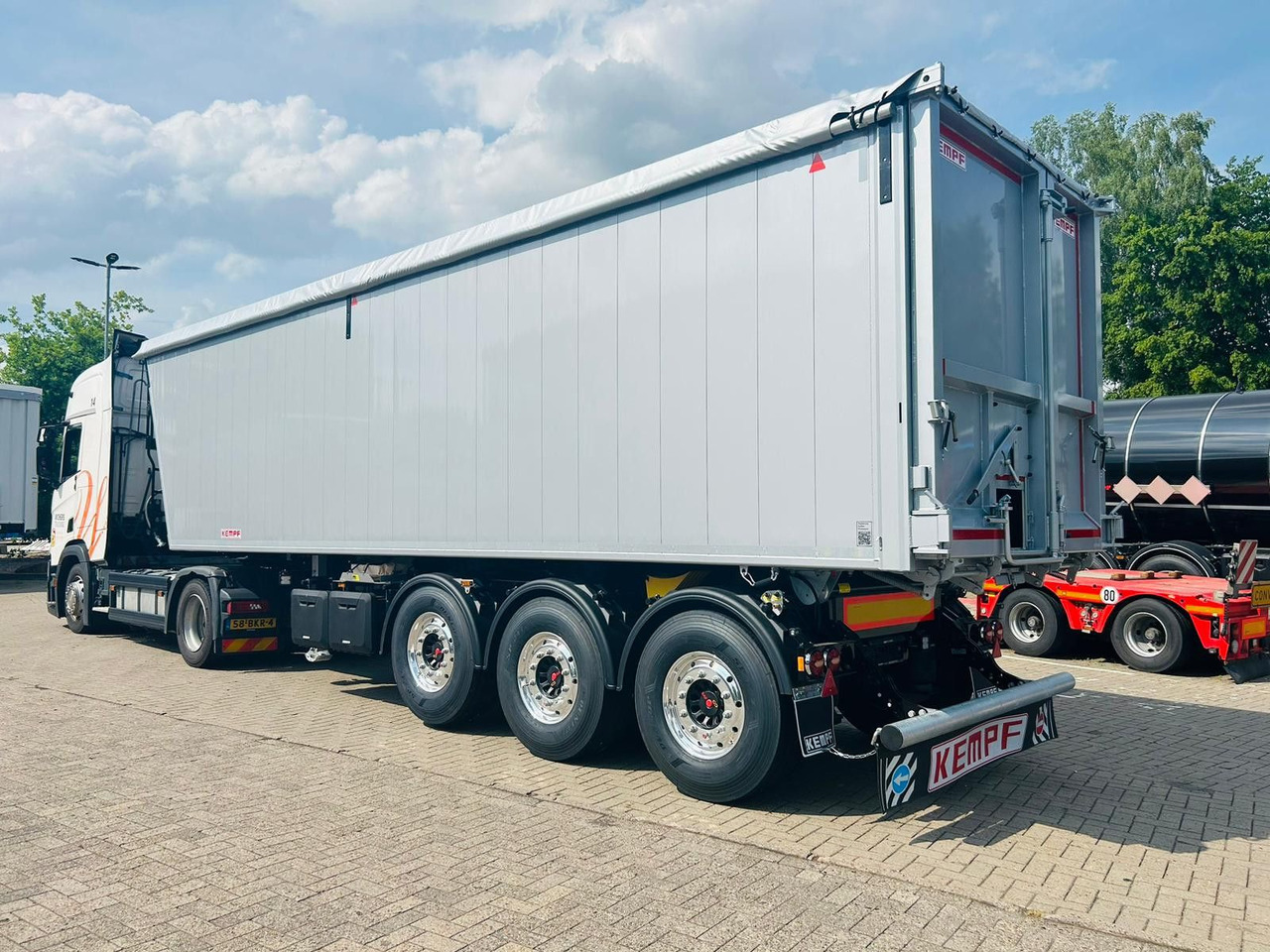 Kempf SKM 36/3 AK 3-Achs Alu Sattelkipper 50m³ - Самосвал полуремарке: снимка 3 Kempf SKM 36/3 AK 3-Achs Alu Sattelkipper 50m³ - Самосвал полуремарке: снимка 3
