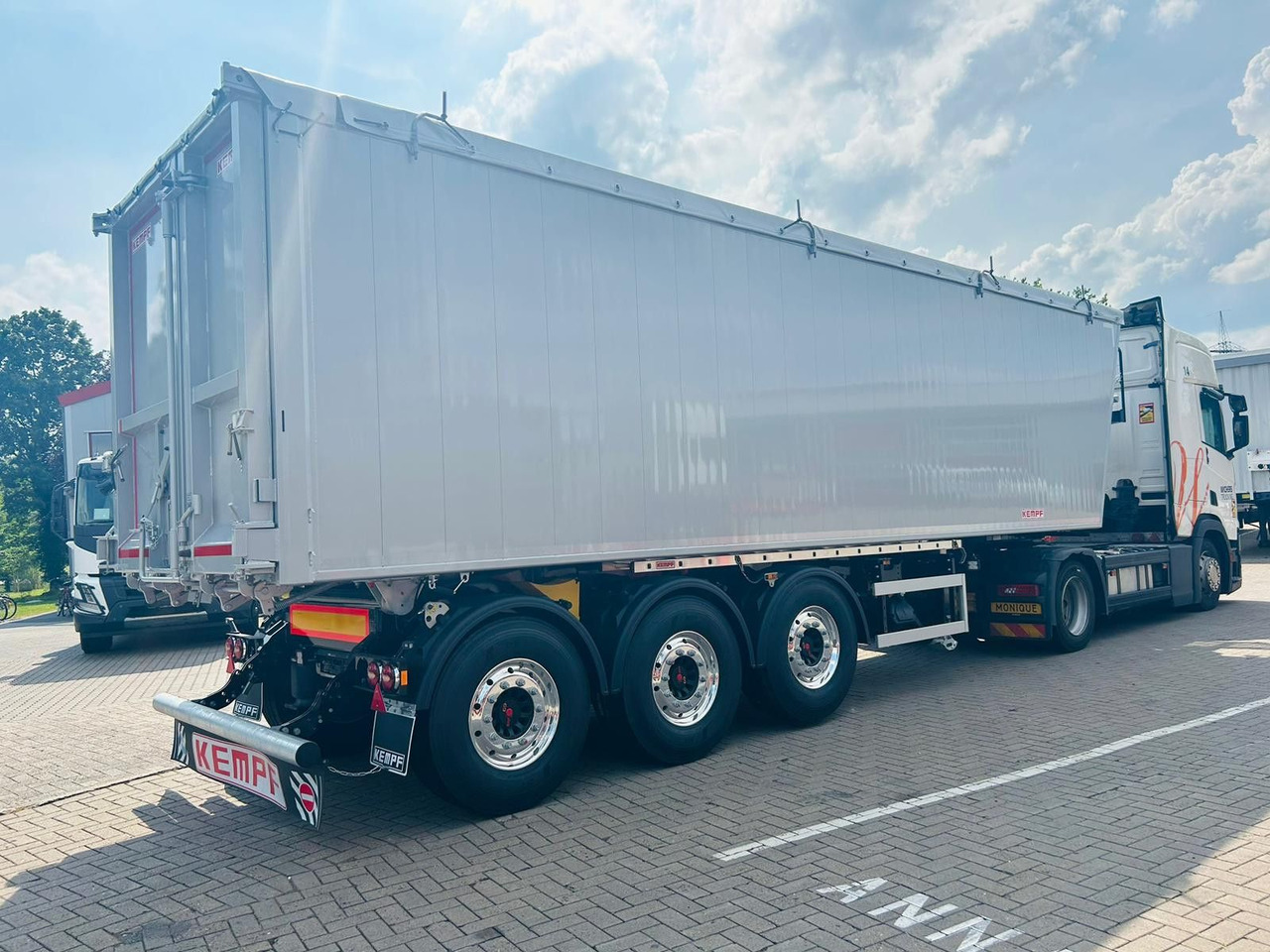 Самосвал полуремарке Kempf SKM 36/3 AK 3-Achs Alu Sattelkipper 50m³: снимка 6 Самосвал полуремарке Kempf SKM 36/3 AK 3-Achs Alu Sattelkipper 50m³: снимка 6