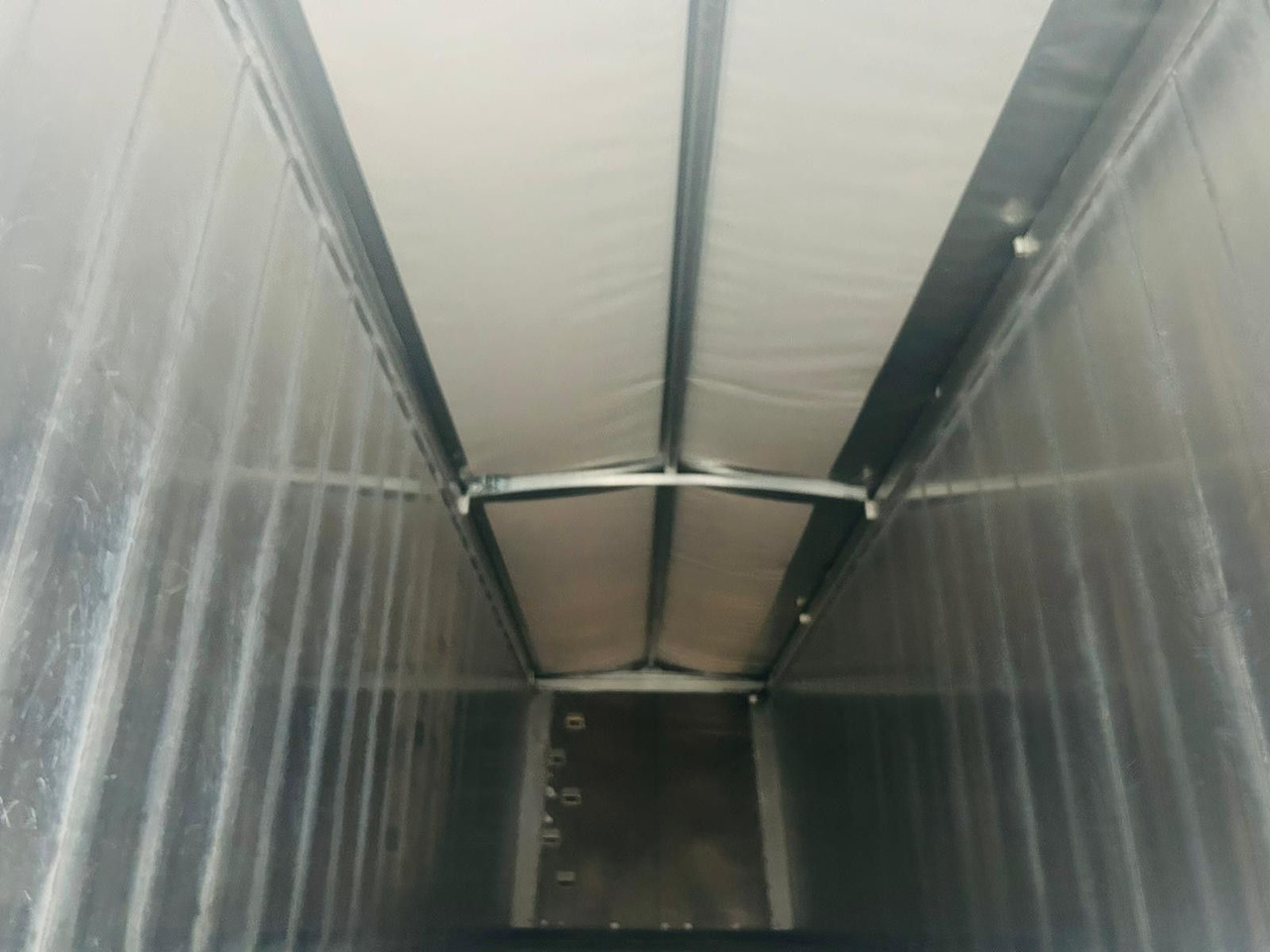 Самосвал полуремарке Kempf SKM 36/3 AK 3-Achs Alu Sattelkipper 50m³: снимка 8 Самосвал полуремарке Kempf SKM 36/3 AK 3-Achs Alu Sattelkipper 50m³: снимка 8