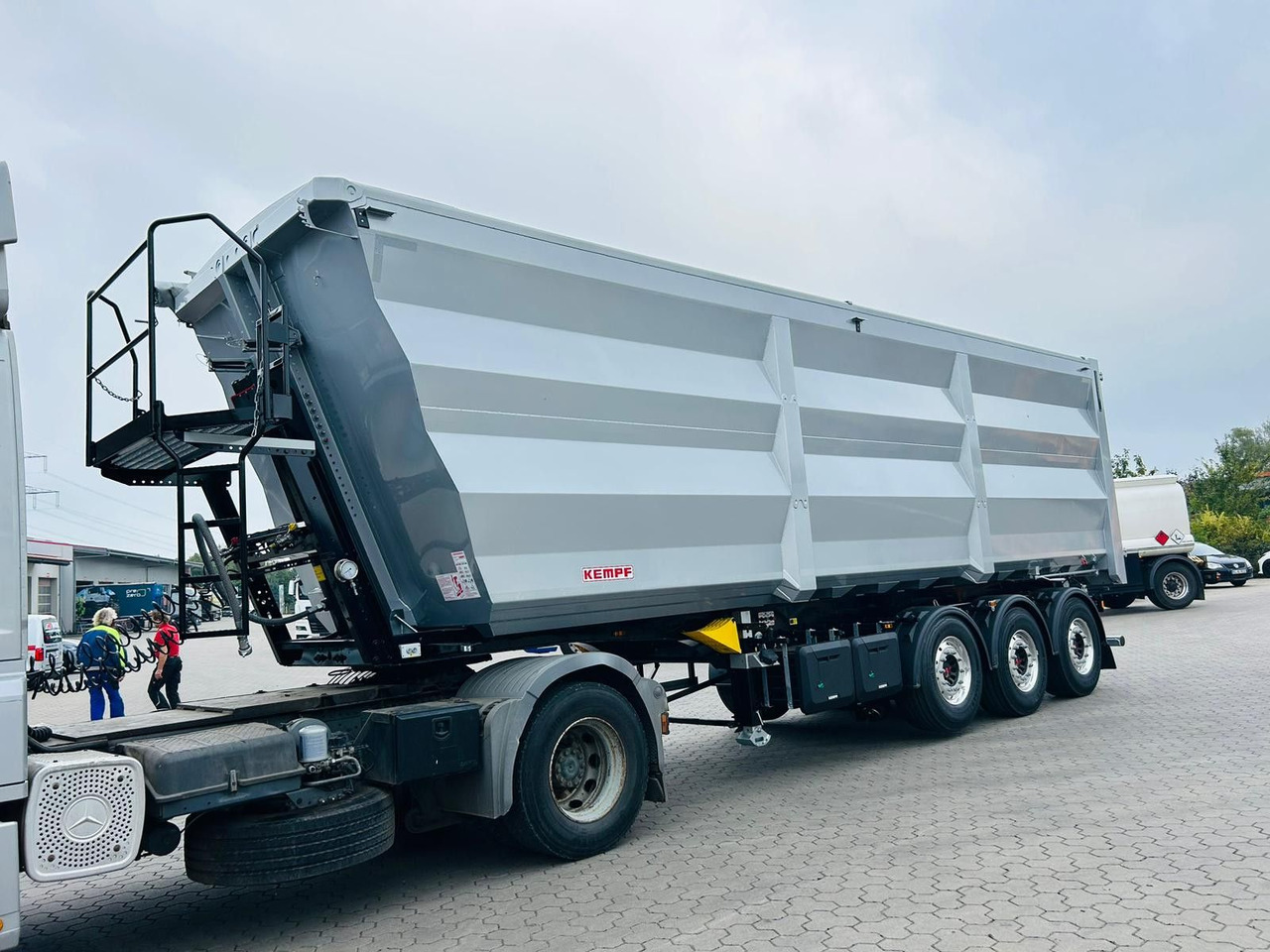 Kempf SKM 36/3 SHL-Light 3-Achs Stahl Kipper 51m³ - Самосвал полуремарке: снимка 1 Kempf SKM 36/3 SHL-Light 3-Achs Stahl Kipper 51m³ - Самосвал полуремарке: снимка 1