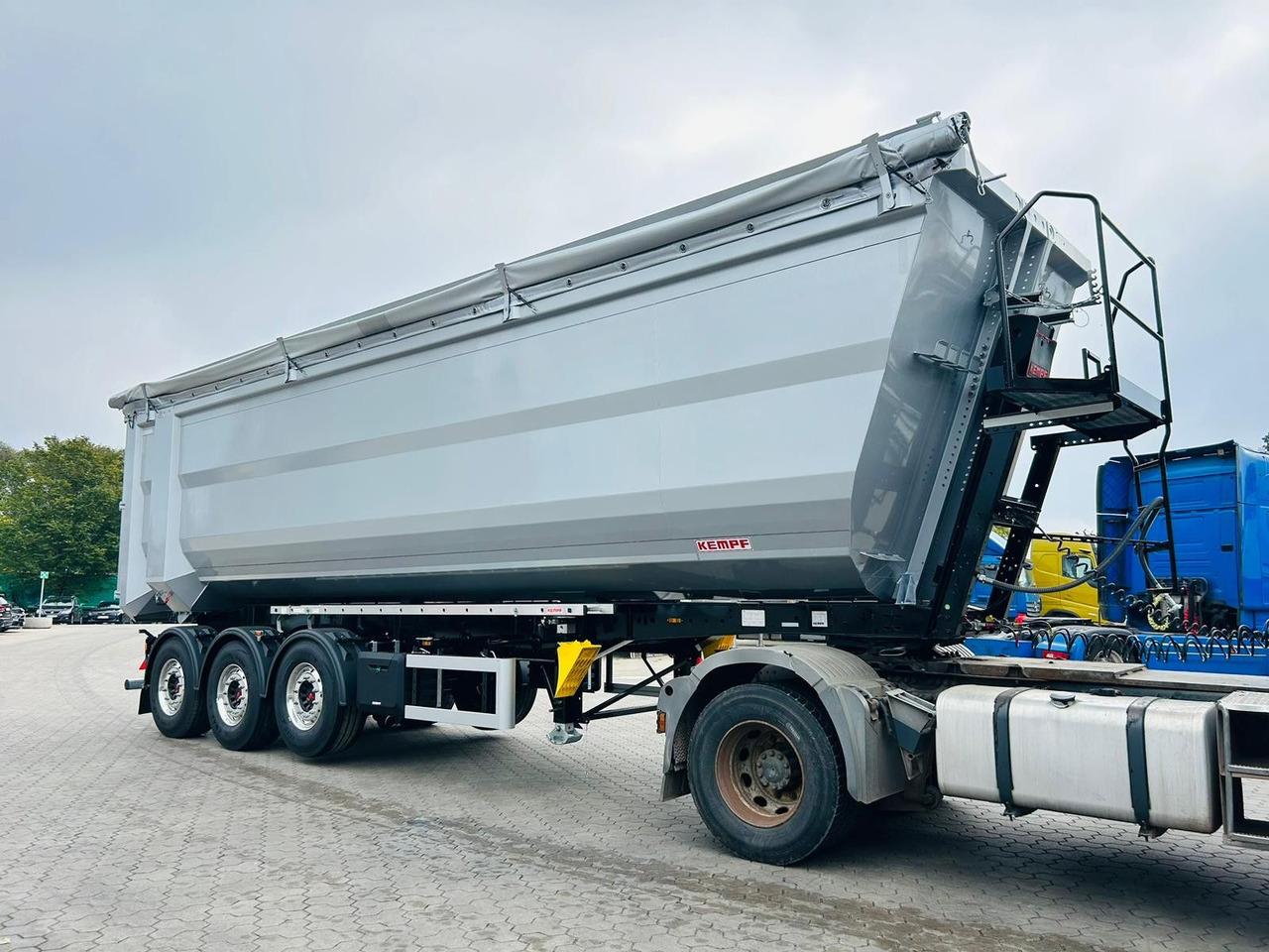 Kempf SKM 36/3 SR-Membran Stahl Halbrundmulde 50m³ - Самосвал полуремарке: снимка 3 Kempf SKM 36/3 SR-Membran Stahl Halbrundmulde 50m³ - Самосвал полуремарке: снимка 3