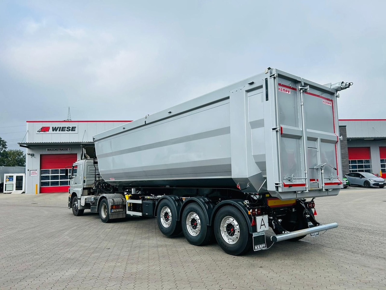 Kempf SKM 36/3 SR-Membran Stahl Halbrundmulde 50m³ - Самосвал полуремарке: снимка 1 Kempf SKM 36/3 SR-Membran Stahl Halbrundmulde 50m³ - Самосвал полуремарке: снимка 1