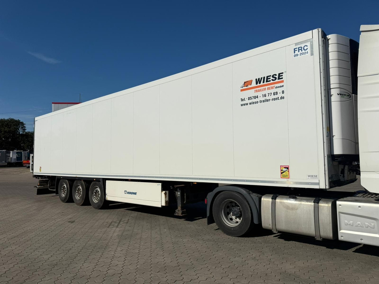 Krone SDR 27 Tiefkühl Auflieger Doppelstock Carrier - Затворена каросерия полуремарке: снимка 2 Krone SDR 27 Tiefkühl Auflieger Doppelstock Carrier - Затворена каросерия полуремарке: снимка 2