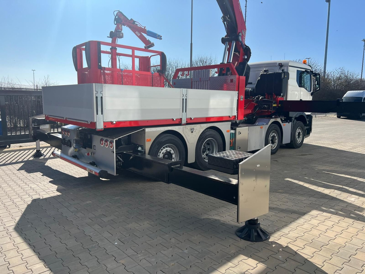 MAN 8x4 mit F1150RA.2.28 L616 Winde, 2.per. Korb - Камион с кран: снимка 5 MAN 8x4 mit F1150RA.2.28 L616 Winde, 2.per. Korb - Камион с кран: снимка 5