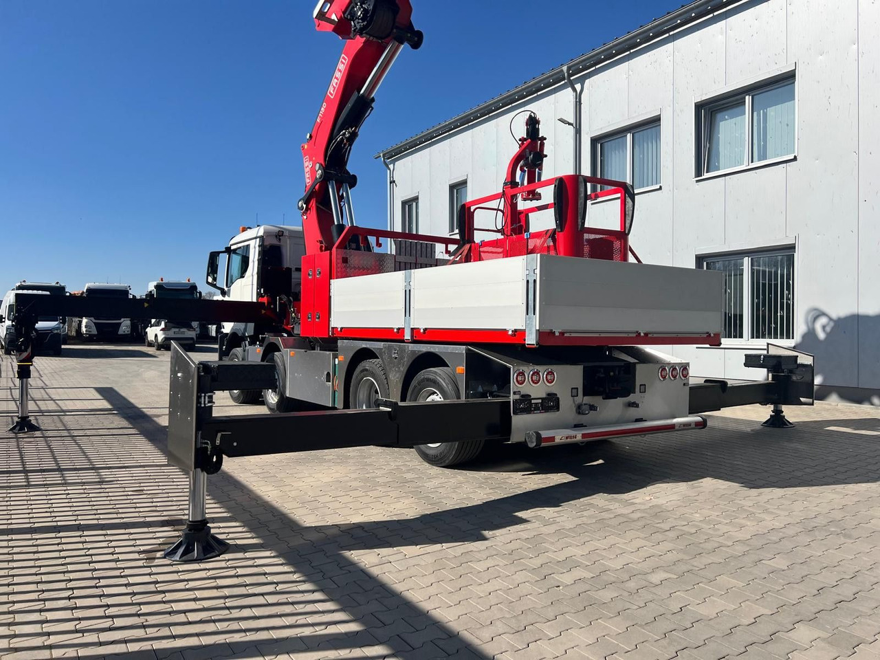 MAN 8x4 mit F1150RA.2.28 L616 Winde, 2.per. Korb - Камион с кран: снимка 3 MAN 8x4 mit F1150RA.2.28 L616 Winde, 2.per. Korb - Камион с кран: снимка 3