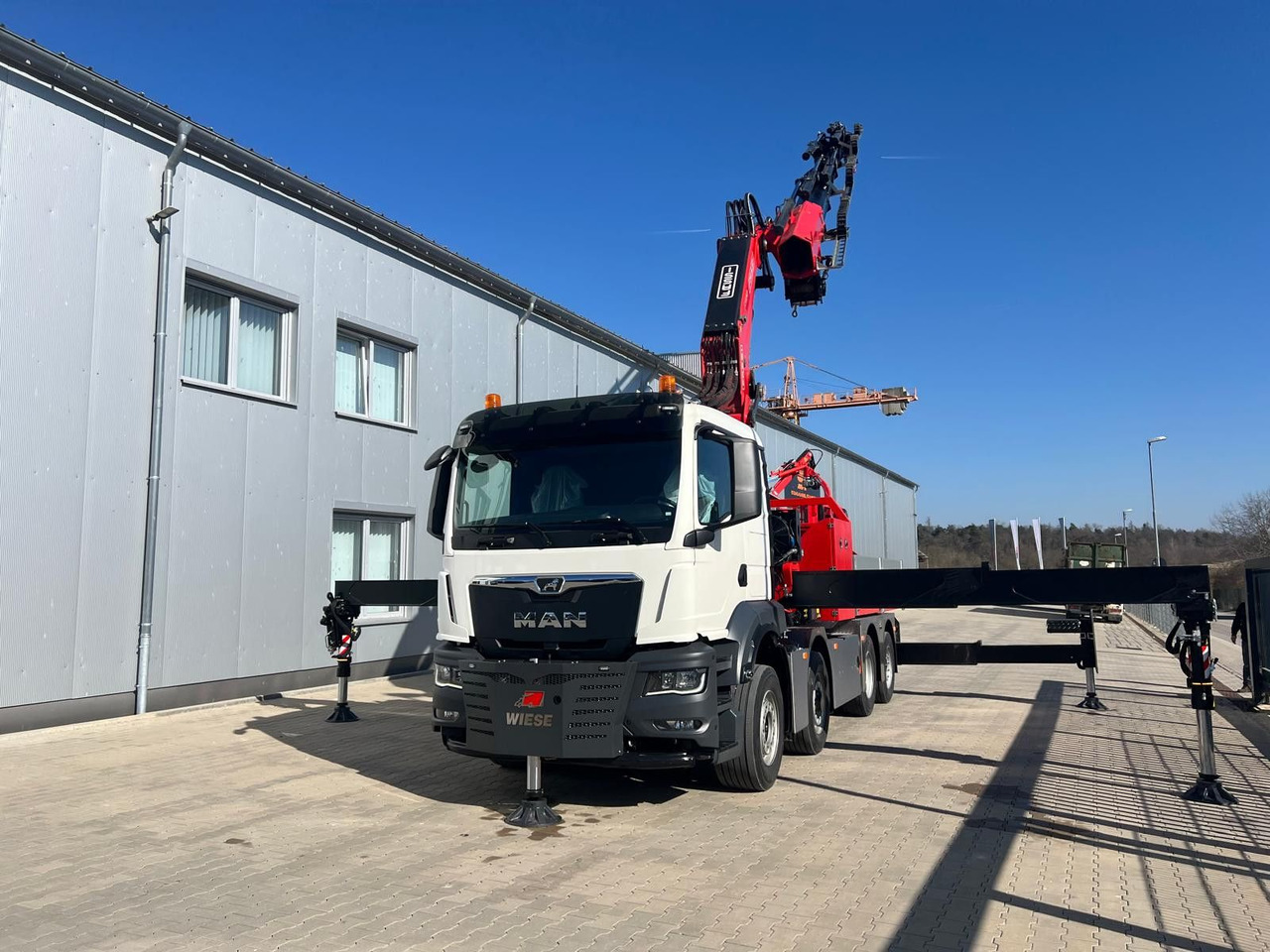 MAN 8x4 mit F1150RA.2.28 L616 Winde, 2.per. Korb - Бордови камион, Камион с кран: снимка 4 MAN 8x4 mit F1150RA.2.28 L616 Winde, 2.per. Korb - Бордови камион, Камион с кран: снимка 4