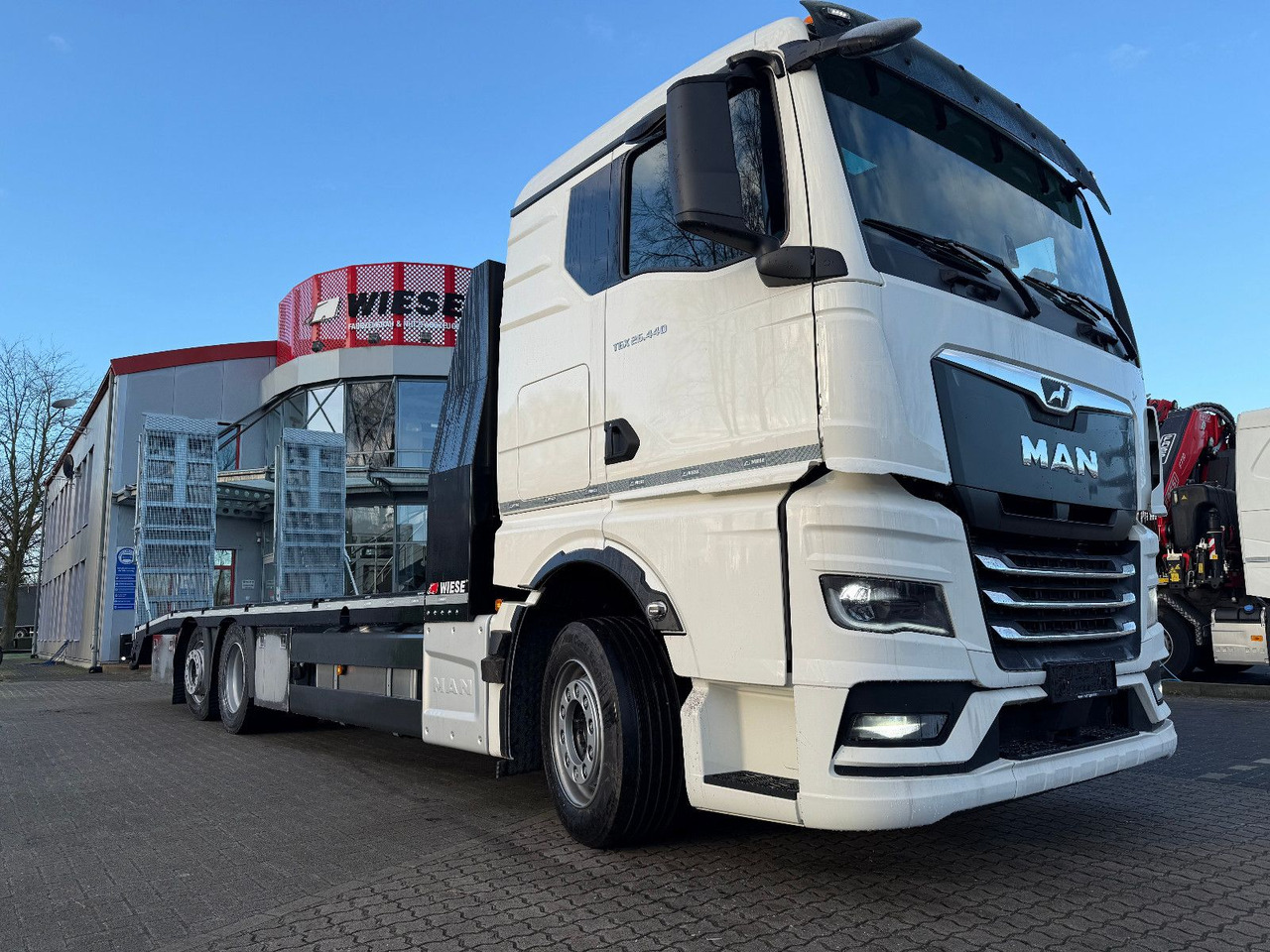 MAN Baumaschinen- Arbeitsbühnentransporter Rampen - Камион пътна помощ: снимка 1 MAN Baumaschinen- Arbeitsbühnentransporter Rampen - Камион пътна помощ: снимка 1