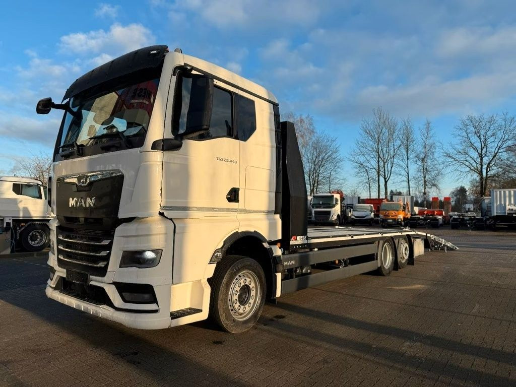 MAN Baumaschinen- Arbeitsbühnentransporter Rampen - Бордови камион: снимка 2 MAN Baumaschinen- Arbeitsbühnentransporter Rampen - Бордови камион: снимка 2