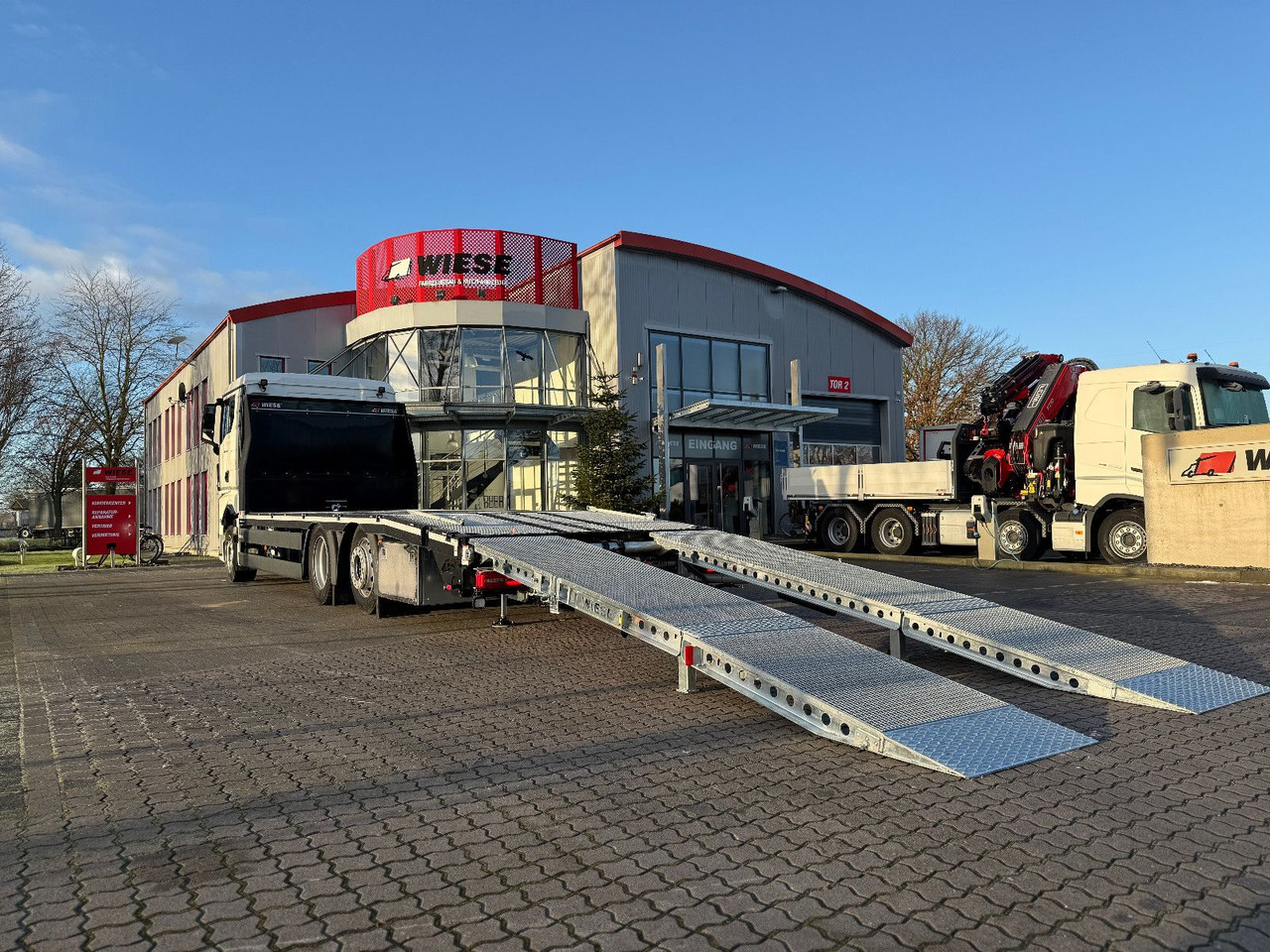 MAN Baumaschinen- Arbeitsbühnentransporter Rampen - Бордови камион: снимка 3 MAN Baumaschinen- Arbeitsbühnentransporter Rampen - Бордови камион: снимка 3