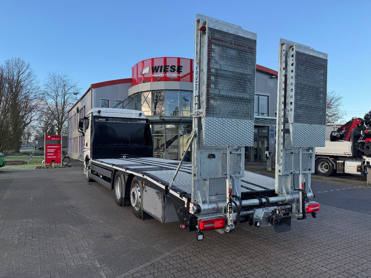 MAN Baumaschinen- Arbeitsbühnentransporter Rampen - Камион пътна помощ: снимка 5 MAN Baumaschinen- Arbeitsbühnentransporter Rampen - Камион пътна помощ: снимка 5