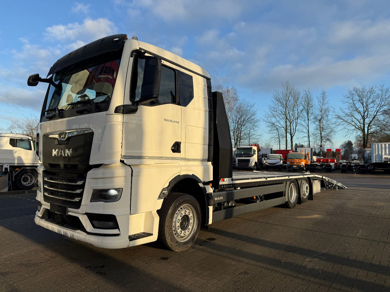 MAN Baumaschinen- Arbeitsbühnentransporter Rampen - Камион пътна помощ: снимка 4 MAN Baumaschinen- Arbeitsbühnentransporter Rampen - Камион пътна помощ: снимка 4