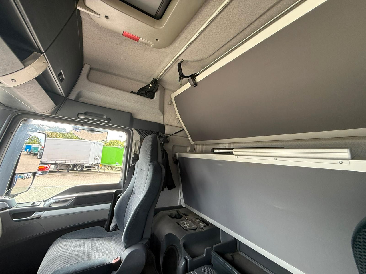 За напитки камион MAN TGA Schwenkwand-Getränkeaufbau incl. Anhänger: снимка 7 За напитки камион MAN TGA Schwenkwand-Getränkeaufbau incl. Anhänger: снимка 7