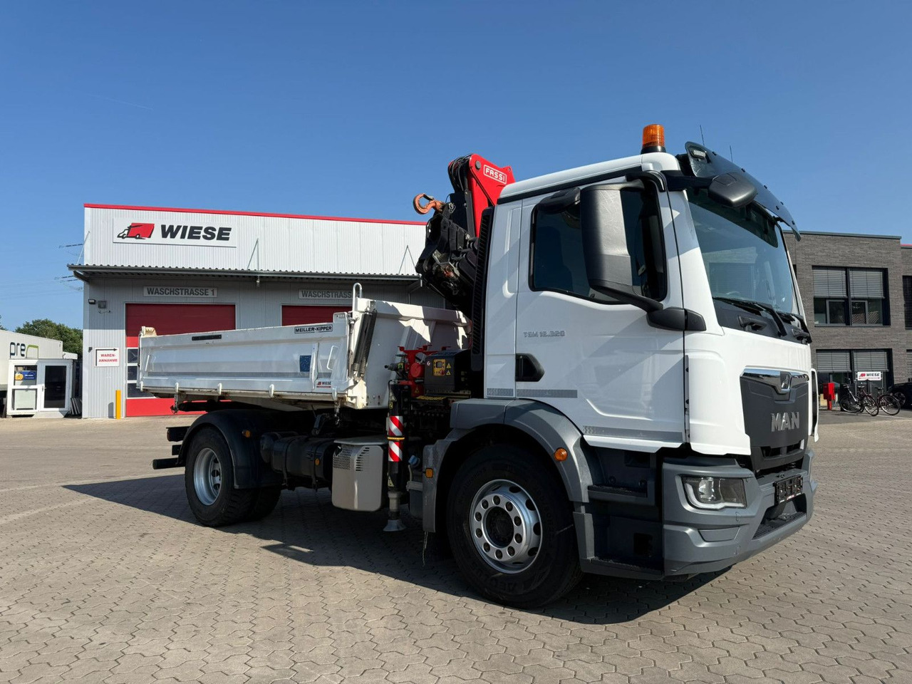 MAN TGM 18.320 4x2 BB Kran Fassi F135 Kipper Meiller - Камион с кран: снимка 5 MAN TGM 18.320 4x2 BB Kran Fassi F135 Kipper Meiller - Камион с кран: снимка 5