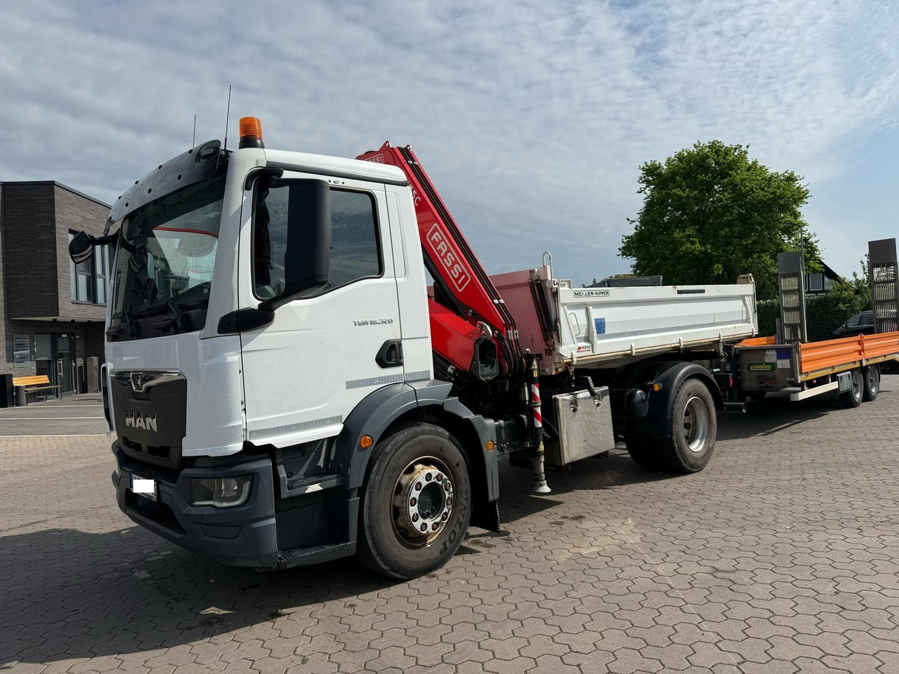 MAN TGM 18.320 4x2 BB Kran Fassi F135 Kipper Meiller - Камион с кран: снимка 2 MAN TGM 18.320 4x2 BB Kran Fassi F135 Kipper Meiller - Камион с кран: снимка 2