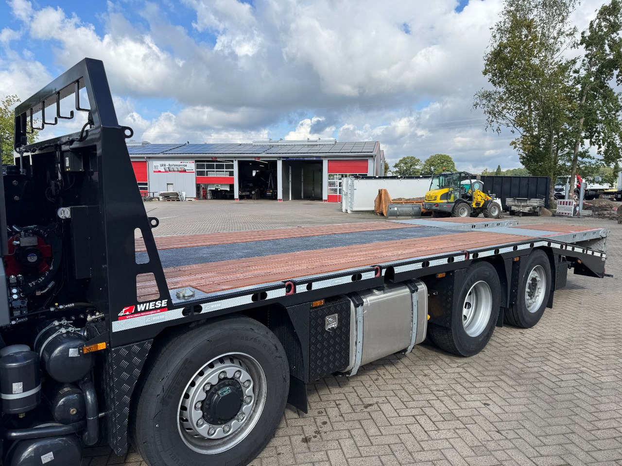 MAN TGS 35.520 8x2H Baumaschinentransporter - Камион пътна помощ: снимка 2 MAN TGS 35.520 8x2H Baumaschinentransporter - Камион пътна помощ: снимка 2