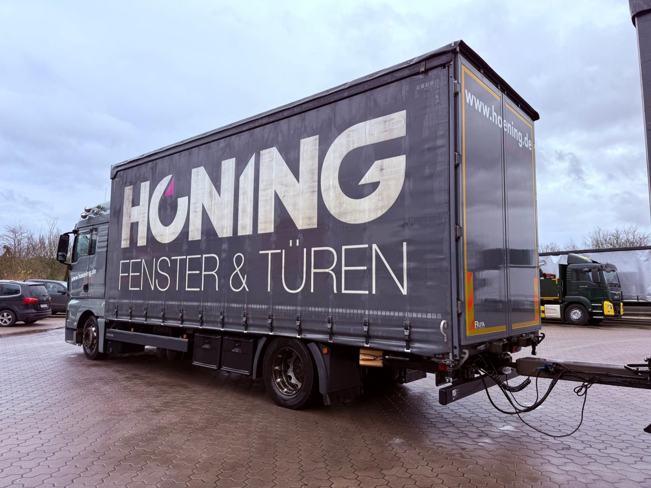 MAN TGX 18.440 LL Volumen LKW mit Staplerhalterung MAN TGX 18.440 LL Volumen LKW mit Staplerhalterung - Камион с брезент: снимка 3 MAN TGX 18.440 LL Volumen LKW mit Staplerhalterung MAN TGX 18.440 LL Volumen LKW mit Staplerhalterung - Камион с брезент: снимка 3