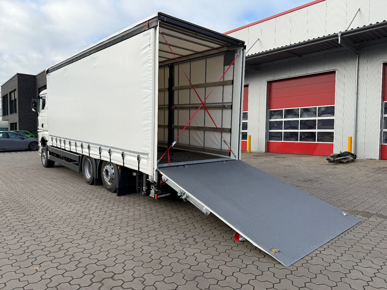 MAN TGX 26.440 6x2 LL Schwerlast Ladebordwand/Rampe - Автовоз камион: снимка 1 MAN TGX 26.440 6x2 LL Schwerlast Ladebordwand/Rampe - Автовоз камион: снимка 1