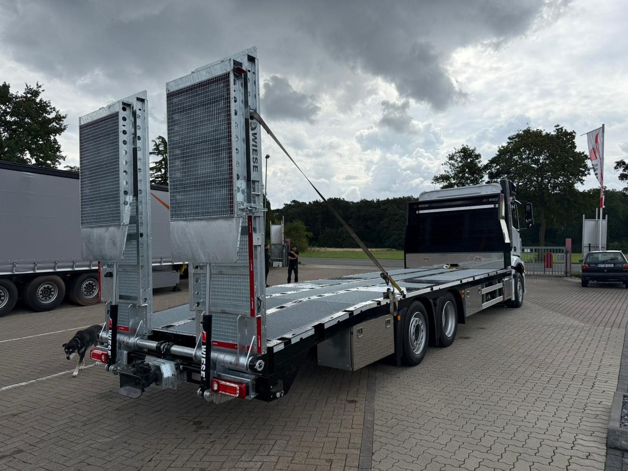Mercedes-Benz Actros mit Rampen, Maschinentransporter - Бордови камион: снимка 3 Mercedes-Benz Actros mit Rampen, Maschinentransporter - Бордови камион: снимка 3