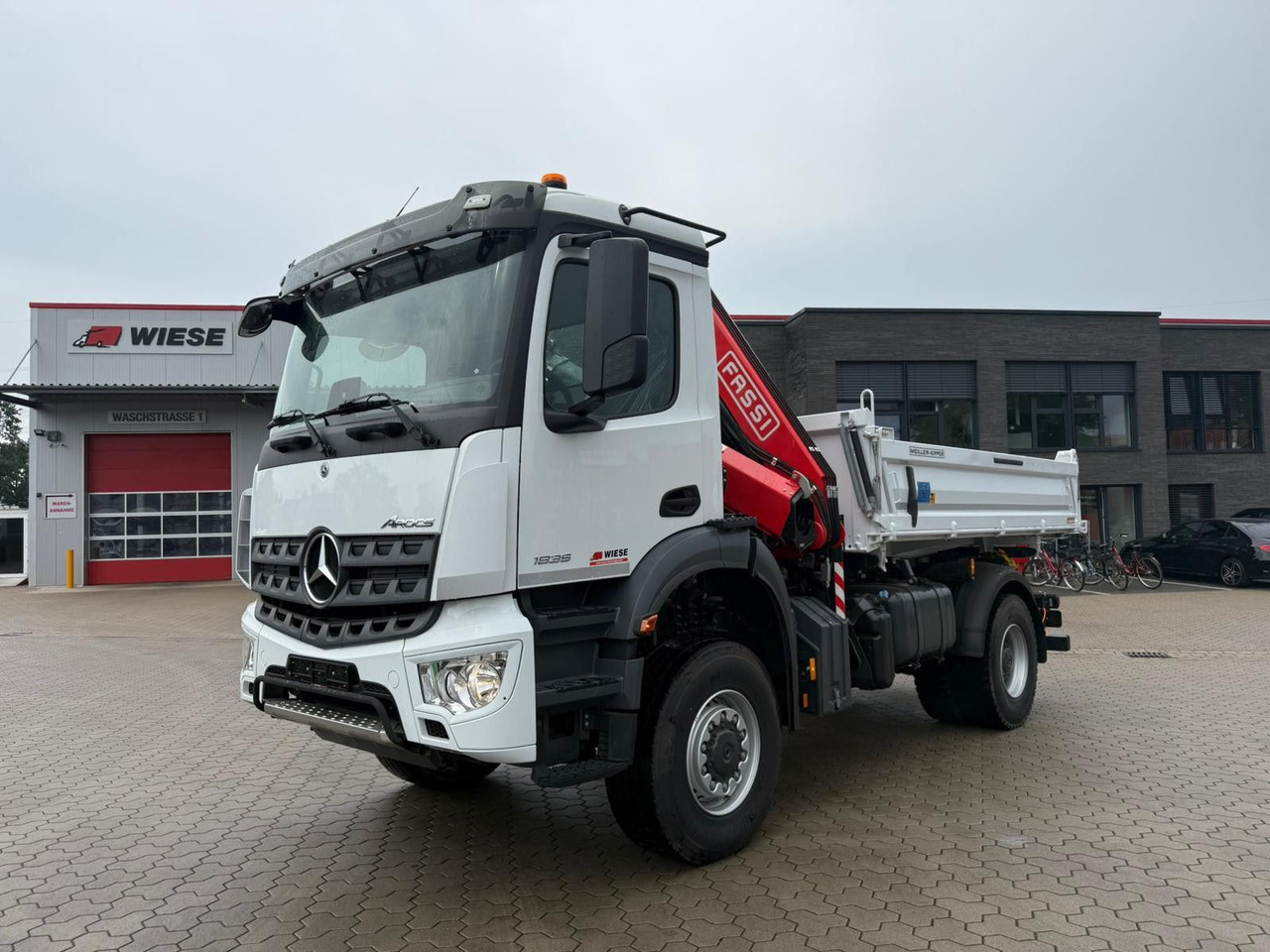 Mercedes-Benz Arocs 1835 4x2 Meiller Fassi F135 Kran Kipper - Самосвал камион, Камион с кран: снимка 1 Mercedes-Benz Arocs 1835 4x2 Meiller Fassi F135 Kran Kipper - Самосвал камион, Камион с кран: снимка 1