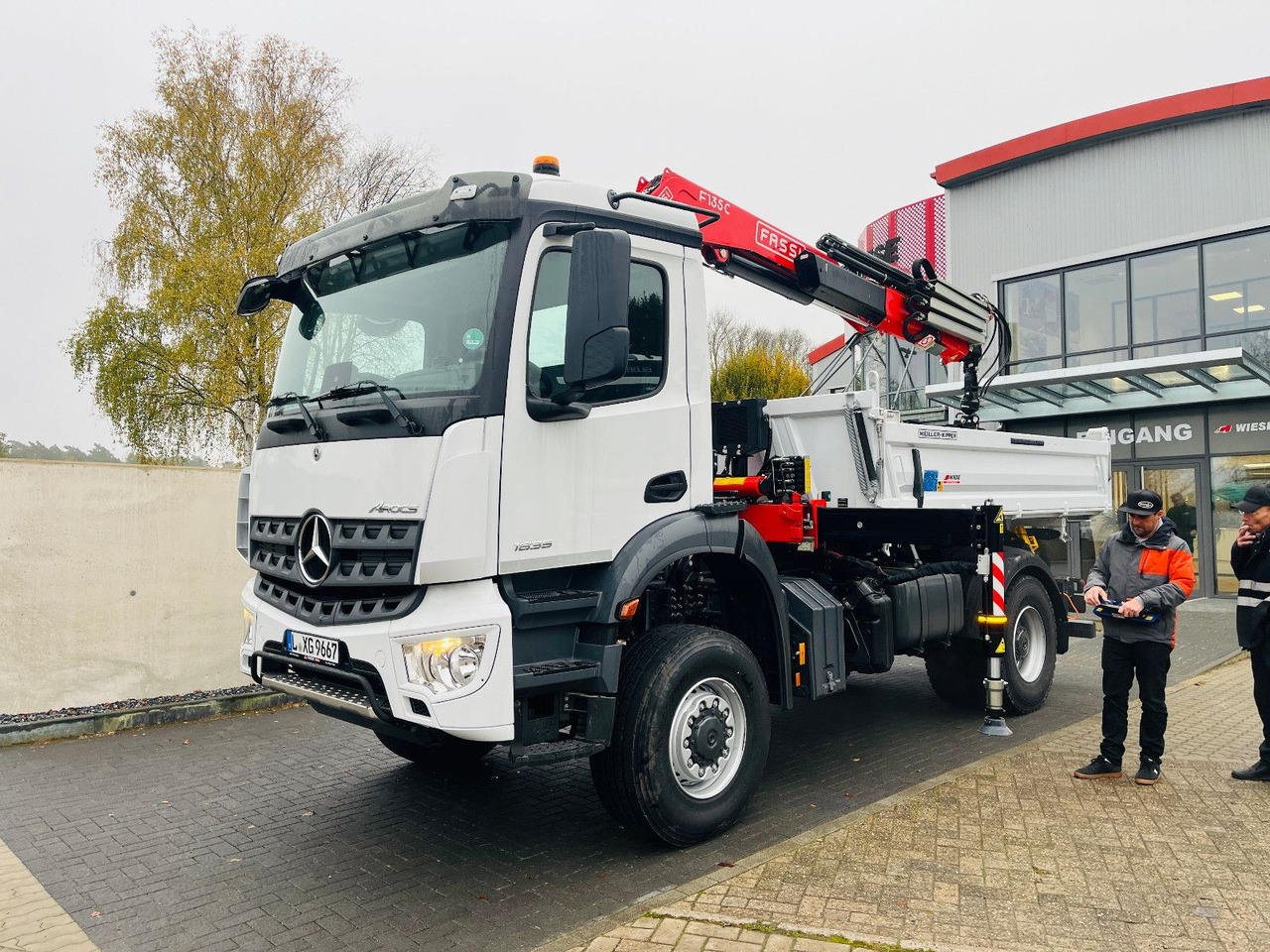 Mercedes-Benz Arocs 1835 4x4 Meiller Fassi F135 Kran Kipper - Самосвал камион, Камион с кран: снимка 1 Mercedes-Benz Arocs 1835 4x4 Meiller Fassi F135 Kran Kipper - Самосвал камион, Камион с кран: снимка 1