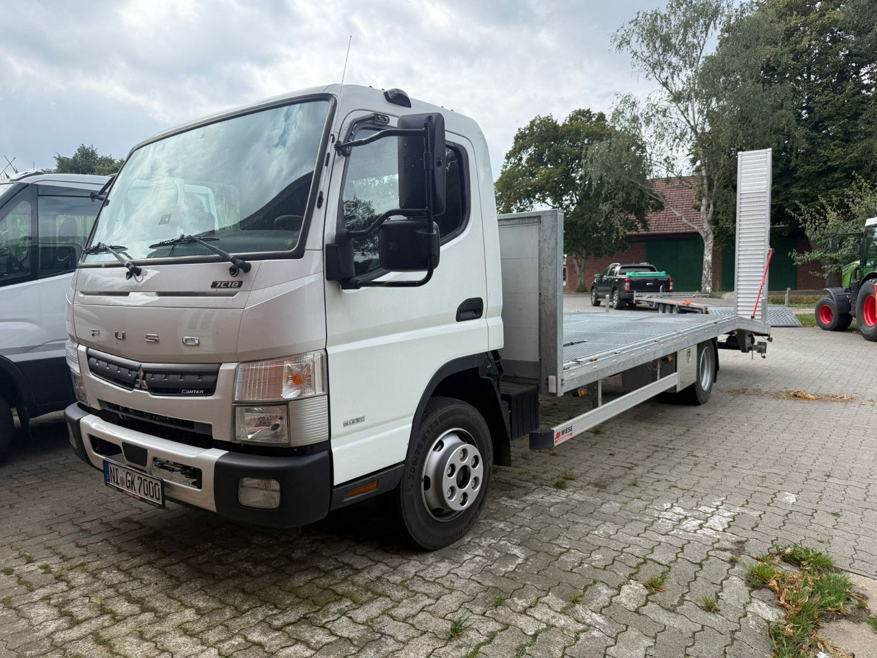 Mitsubishi Fuso Canter 7C18 Arbeitsbühnentransporter - Бордови бус: снимка 1 Mitsubishi Fuso Canter 7C18 Arbeitsbühnentransporter - Бордови бус: снимка 1