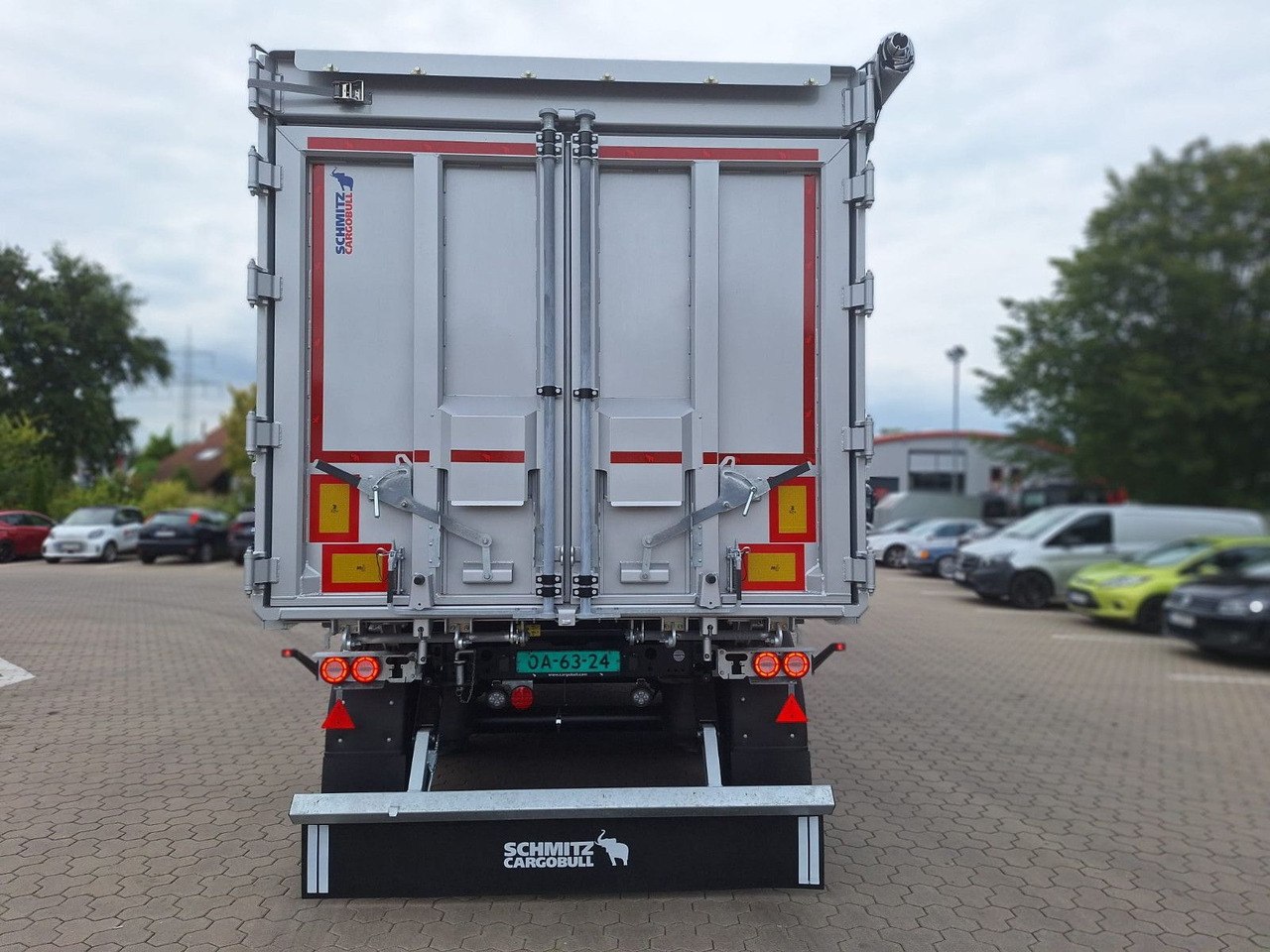 Schmitz Cargobull Kipper 52m³ mit gekröpftem Chassis - Самосвал полуремарке: снимка 4 Schmitz Cargobull Kipper 52m³ mit gekröpftem Chassis - Самосвал полуремарке: снимка 4