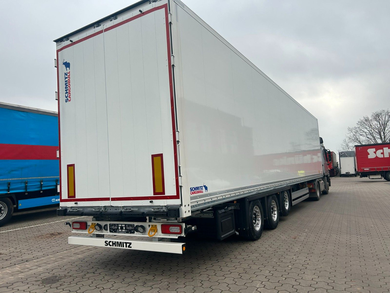 Schmitz Cargobull Mega Koffer - Trockenfrachter FERROPLAST - Затворена каросерия полуремарке: снимка 1 Schmitz Cargobull Mega Koffer - Trockenfrachter FERROPLAST - Затворена каросерия полуремарке: снимка 1