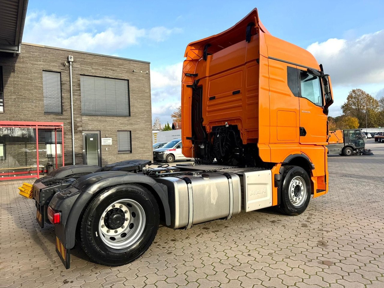 MAN TGX 18.510 23.000km!! Top Zustand - Влекач: снимка 3 MAN TGX 18.510 23.000km!! Top Zustand - Влекач: снимка 3