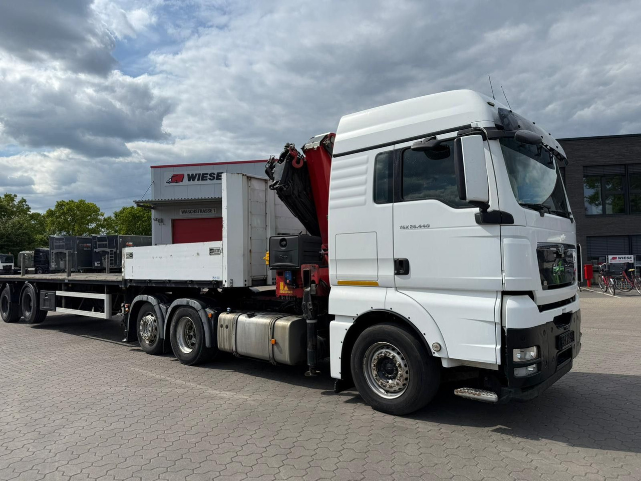 MAN TGX 26.440 6x2 mit HMF 3000-5 Kran - Влекач: снимка 1 MAN TGX 26.440 6x2 mit HMF 3000-5 Kran - Влекач: снимка 1