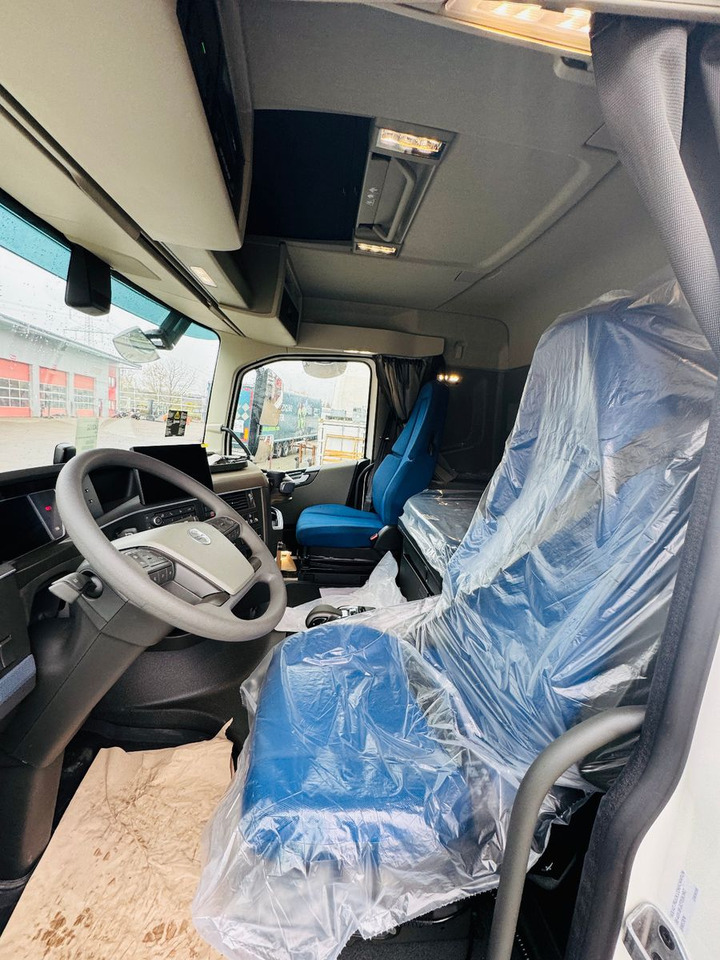 Volvo FH 500 8x4 Kran F710 RA2.27 Jib & Winde Sofort - Влекач: снимка 5 Volvo FH 500 8x4 Kran F710 RA2.27 Jib & Winde Sofort - Влекач: снимка 5