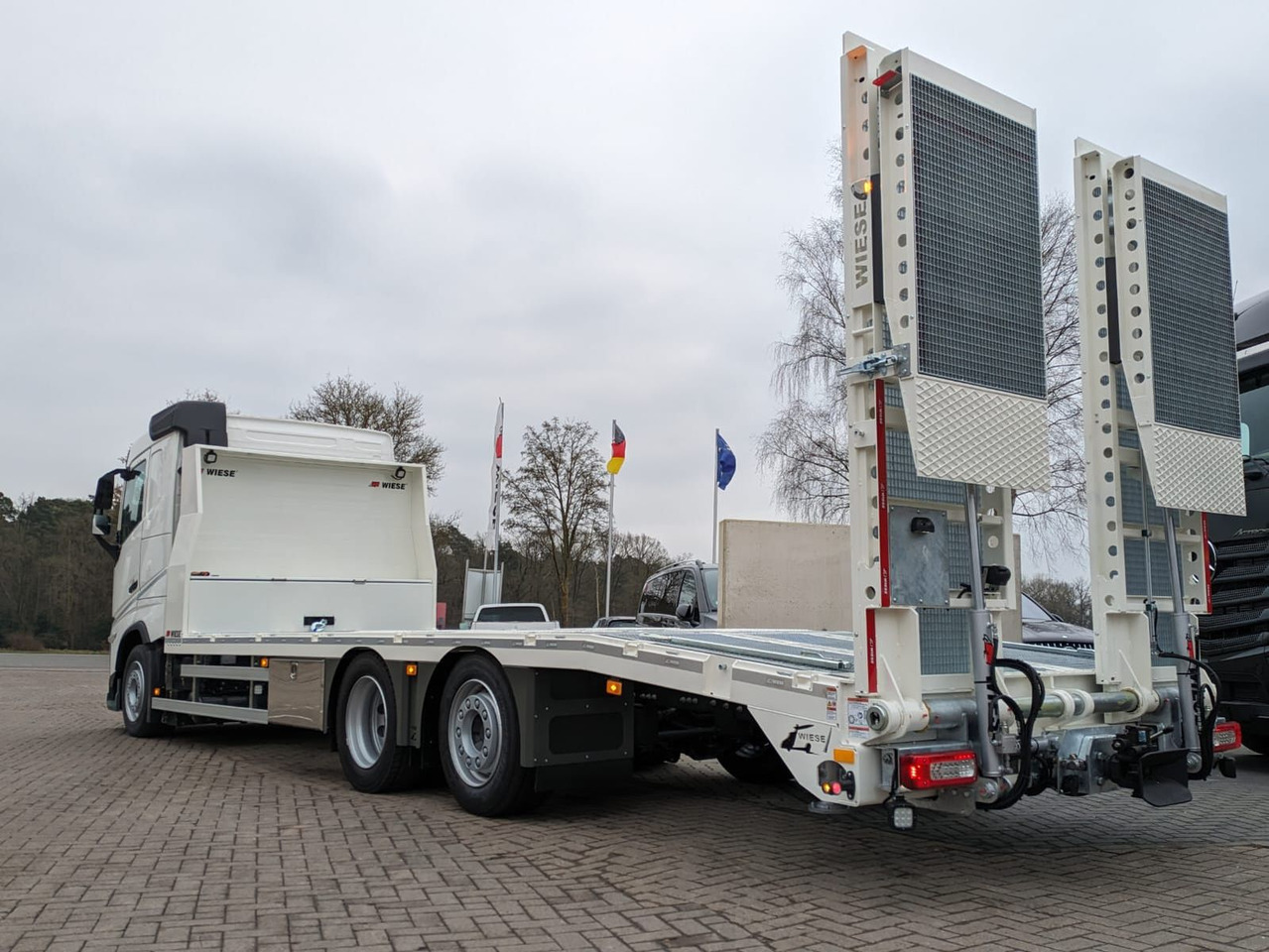 Volvo FH 420 Maschinentransporter mit Rampen - Бордови камион: снимка 3 Volvo FH 420 Maschinentransporter mit Rampen - Бордови камион: снимка 3