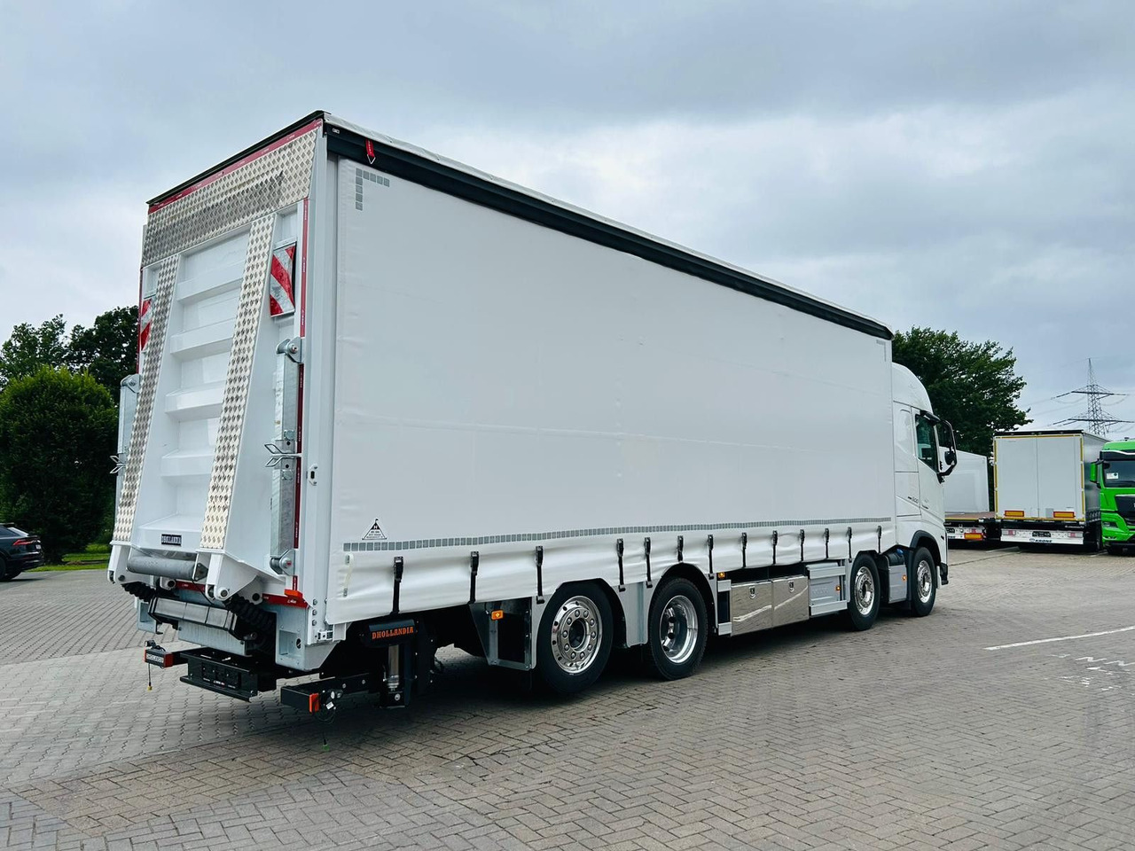 Камион с брезент Volvo FH 500 8x2 Arbeitsbühnen Transporter LBW 9t: снимка 7