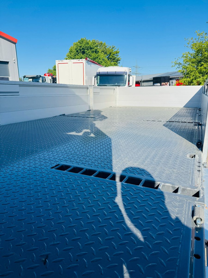 Volvo FH 500 8x2 mit F710RA.2.27 L426 und V20 Winde - Камион с кран: снимка 4 Volvo FH 500 8x2 mit F710RA.2.27 L426 und V20 Winde - Камион с кран: снимка 4