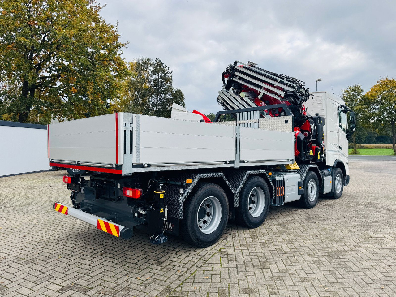 Volvo FH 500 8x4 Kran F820 RA2.27 Jib & Winde Sofort - Бордови камион, Камион с кран: снимка 4 Volvo FH 500 8x4 Kran F820 RA2.27 Jib & Winde Sofort - Бордови камион, Камион с кран: снимка 4