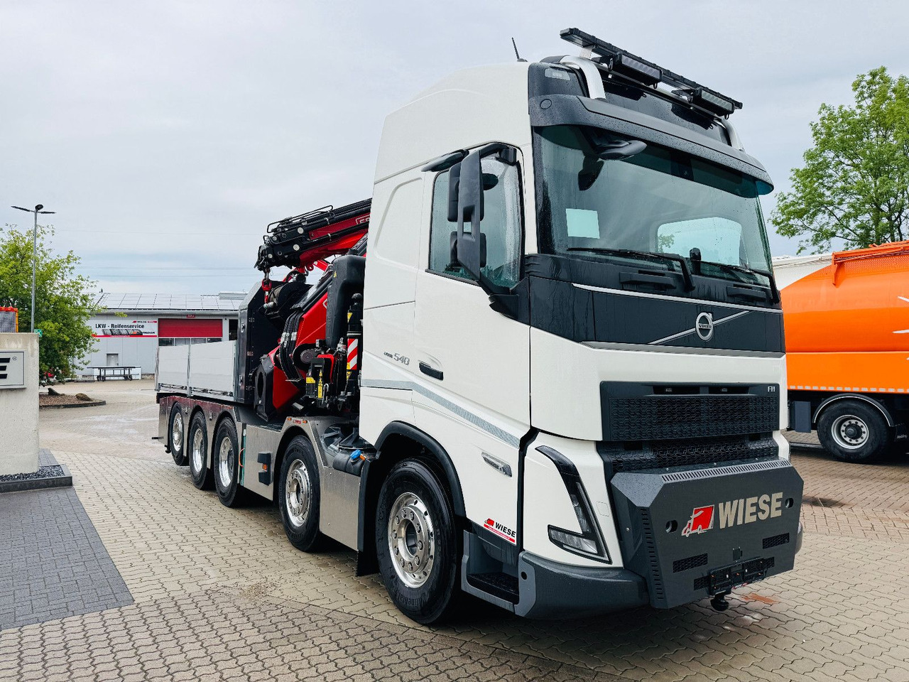 Volvo FH540 10x4 mit F1150 Ladekran, Sattelzugmaschine - Камион с кран: снимка 2 Volvo FH540 10x4 mit F1150 Ladekran, Sattelzugmaschine - Камион с кран: снимка 2